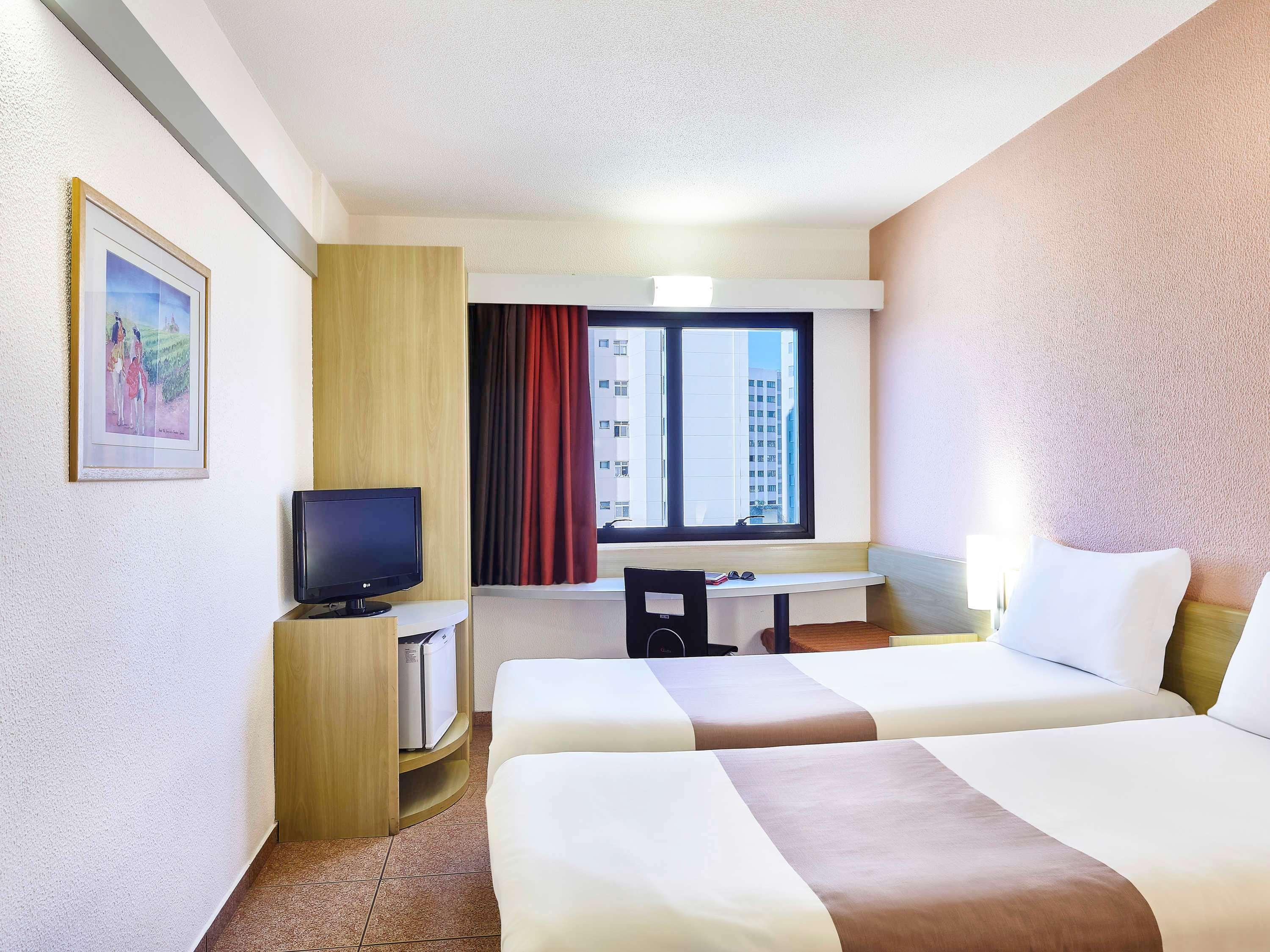 ホテル Ibis Taubaté エクステリア 写真