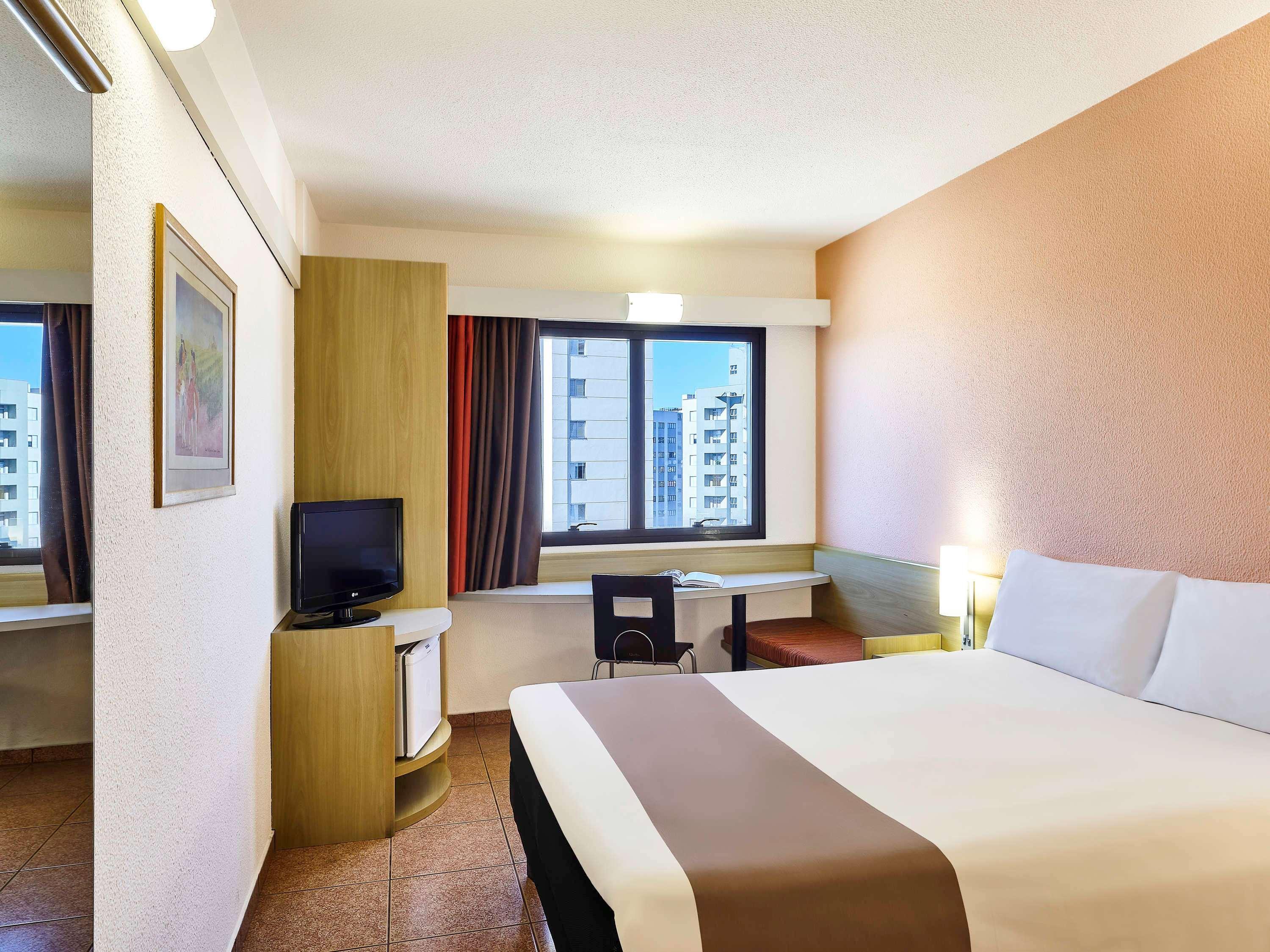 ホテル Ibis Taubaté エクステリア 写真